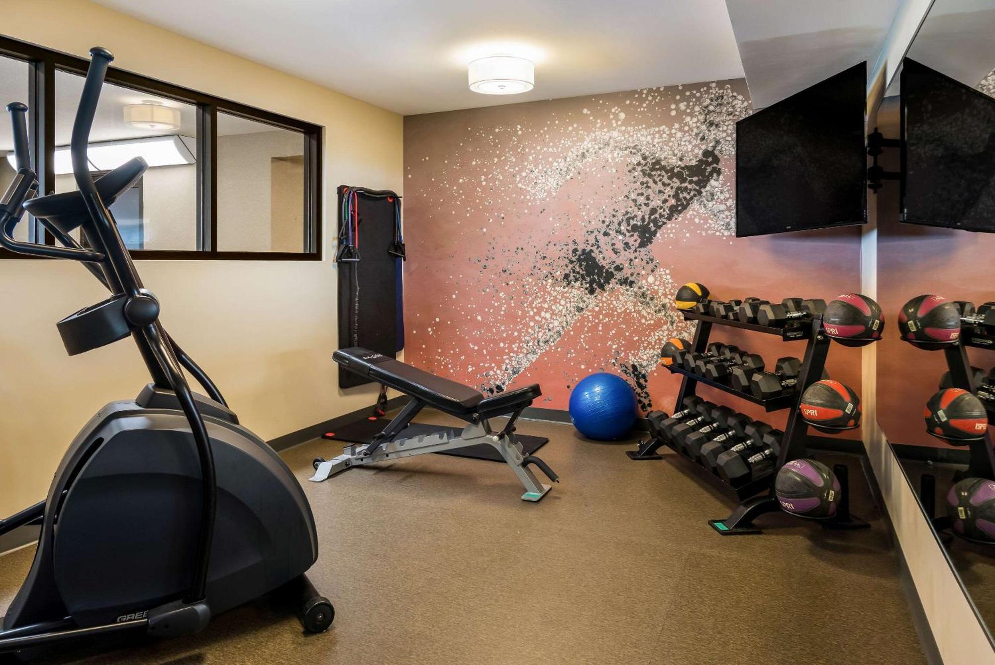 Hotel Country & By Radisson, Grandville-grand Rapids West, Mi