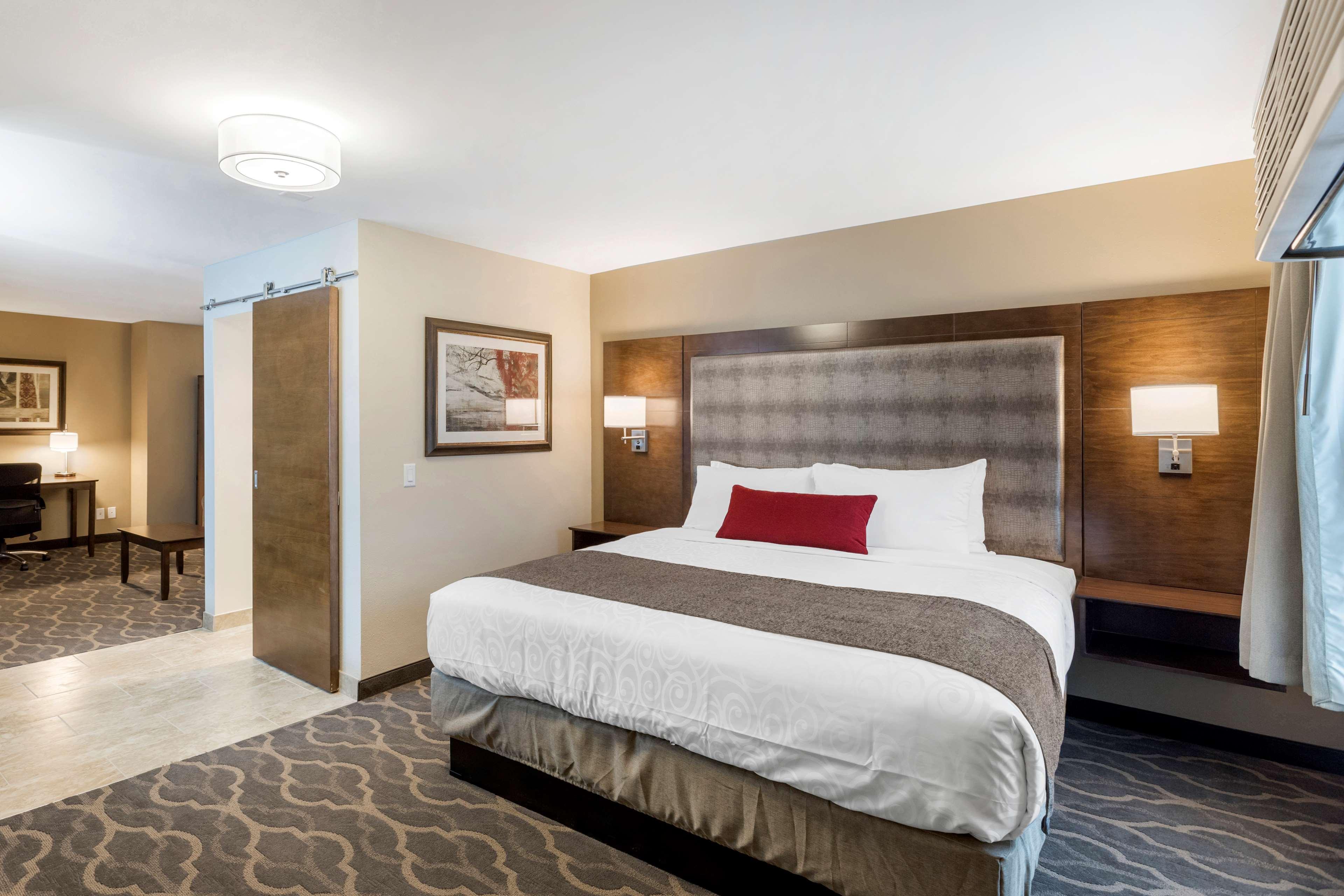 Hotel Country & By Radisson, Grandville-grand Rapids West, Mi