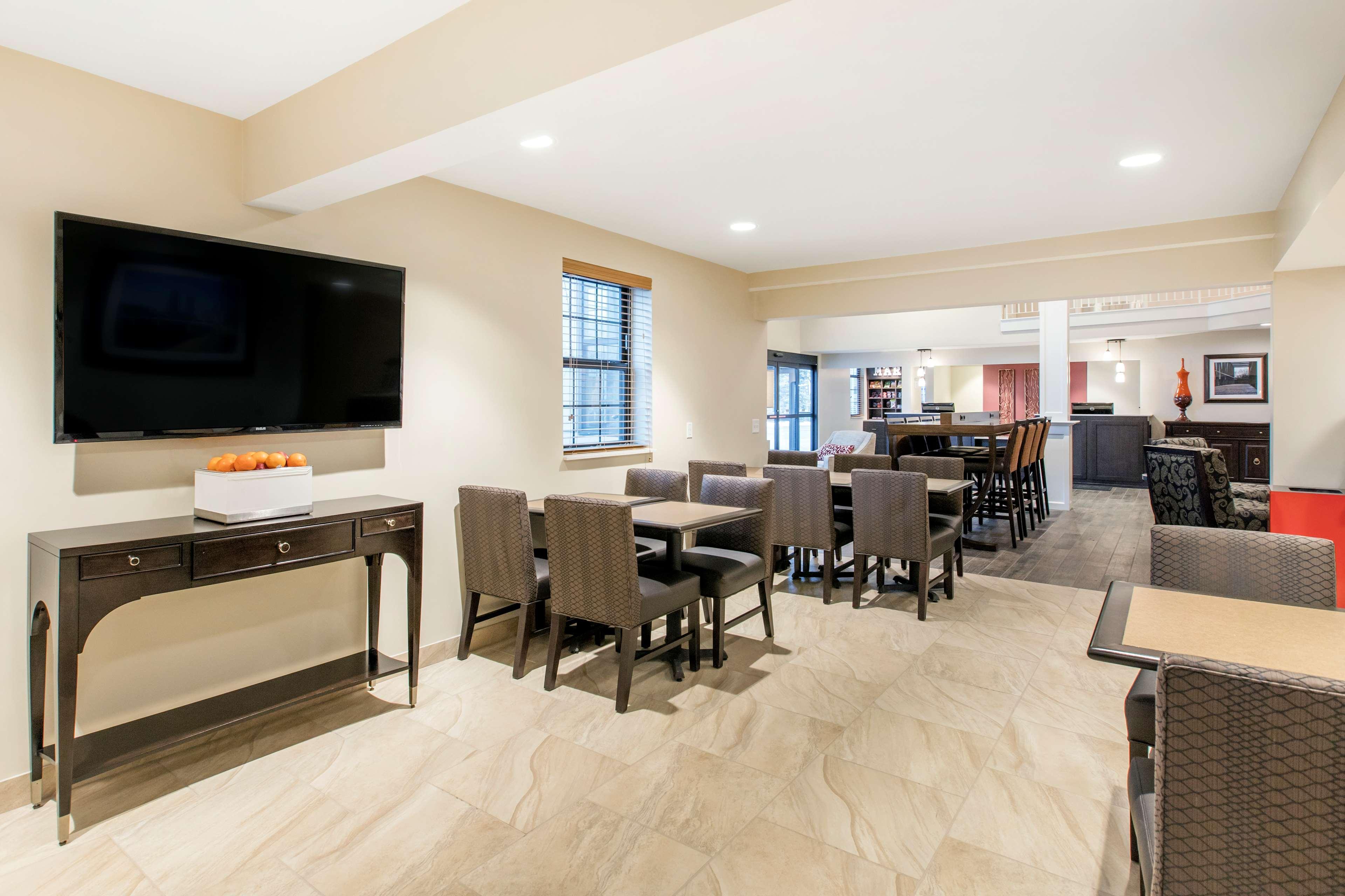 Hotel Country & By Radisson, Grandville-grand Rapids West, Mi
