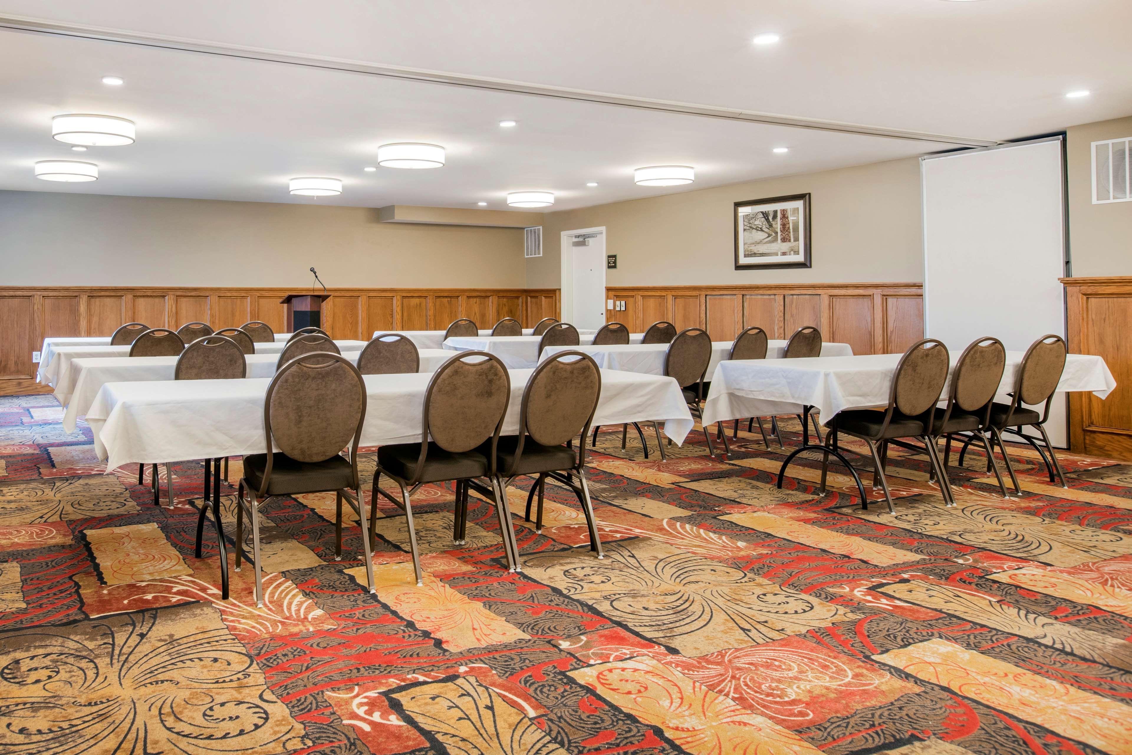 Country & By Radisson, Grandville-grand Rapids West, Mi 3*