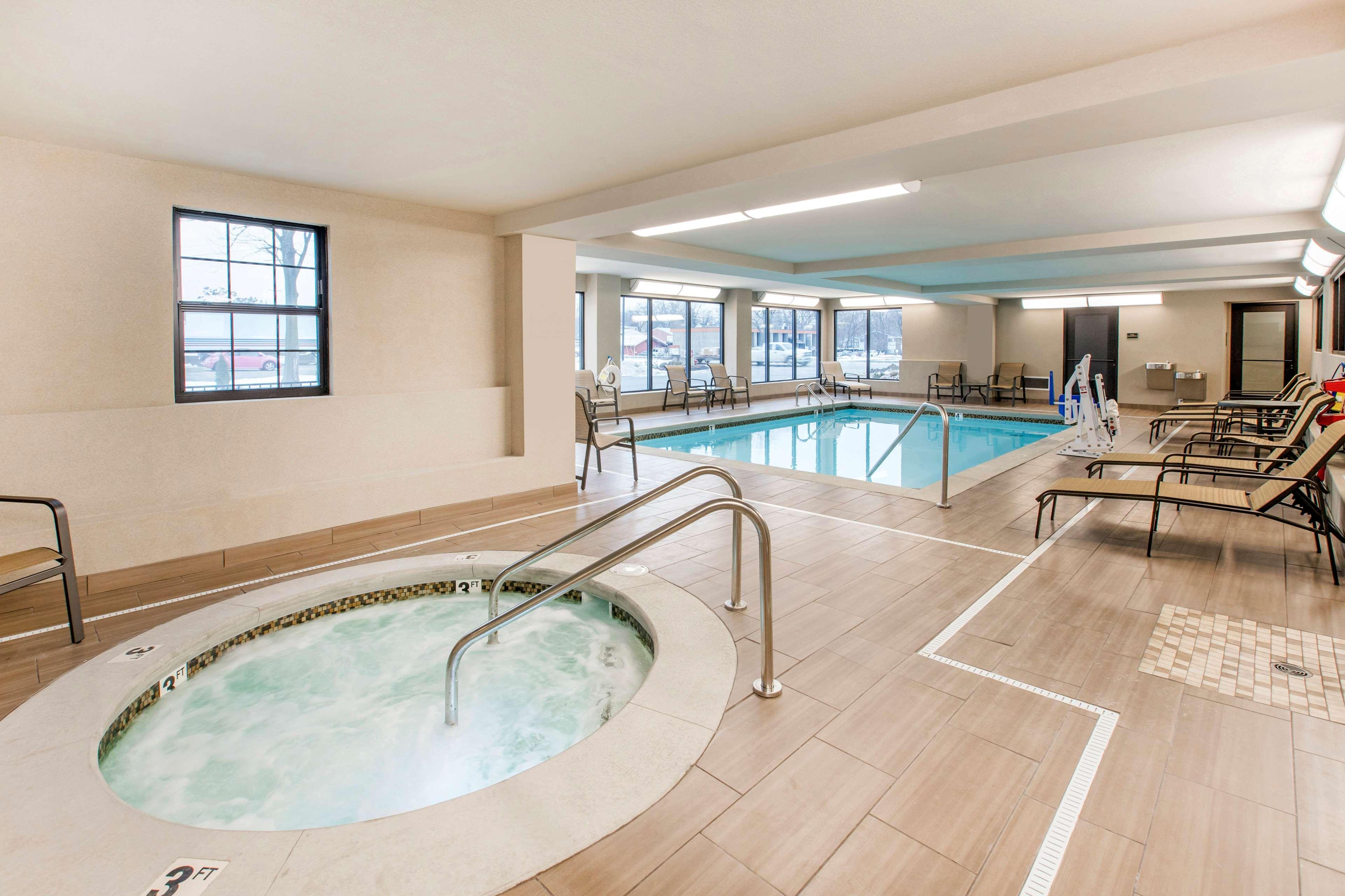 Hotel Country & By Radisson, Grandville-grand Rapids West, Mi Grandville
