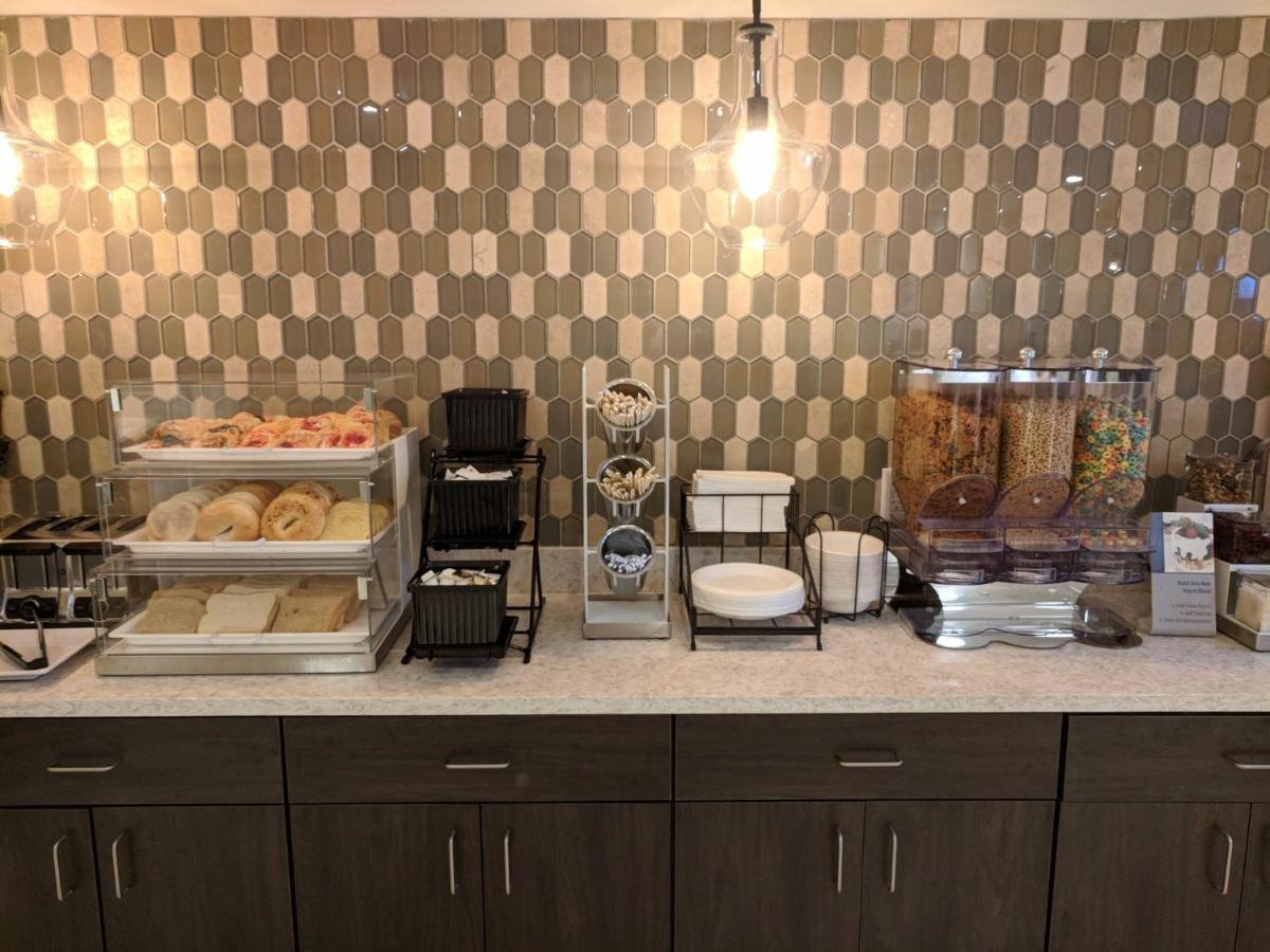 Hotel Country & By Radisson, Grandville-grand Rapids West, Mi Grandville