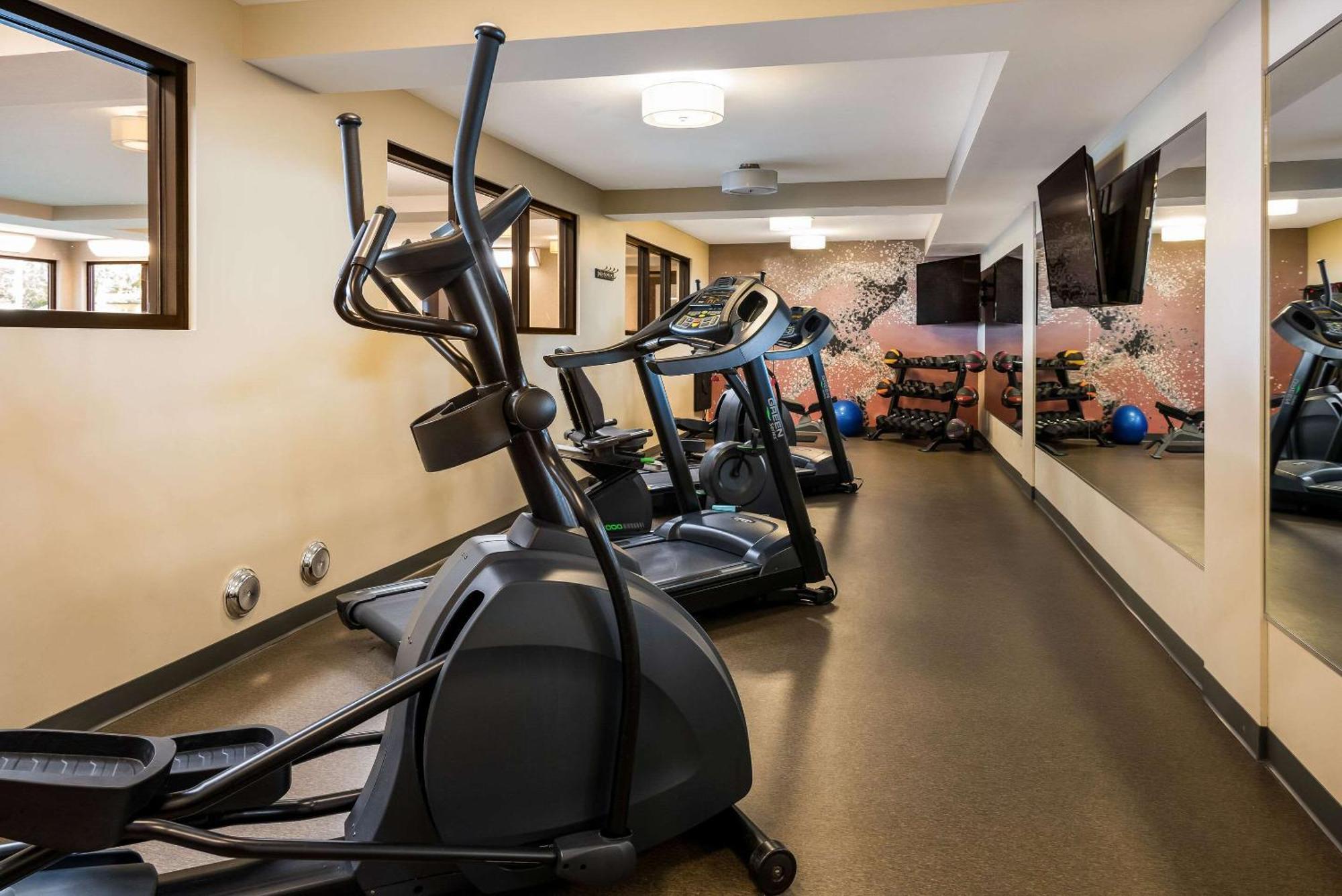 Hotel Country & By Radisson, Grandville-grand Rapids West, Mi