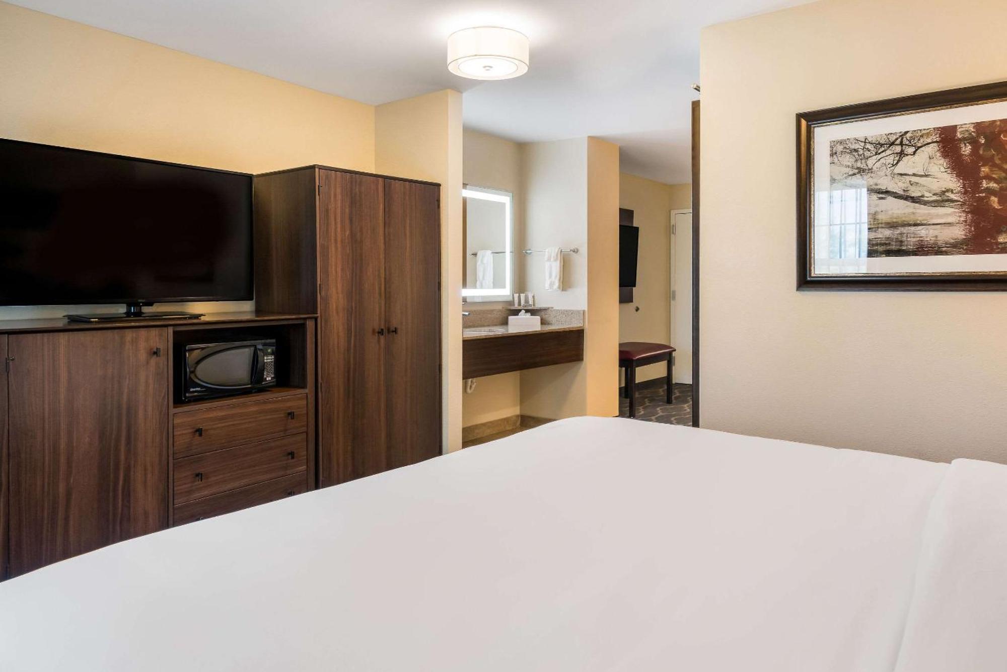 Country & By Radisson, Grandville-grand Rapids West, Mi 3*