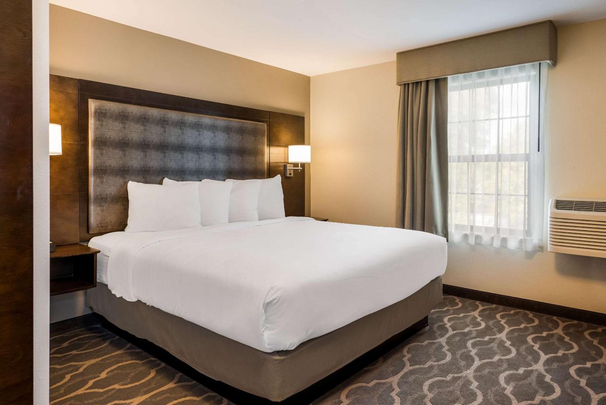 Country & By Radisson, Grandville-grand Rapids West, Mi Hotel