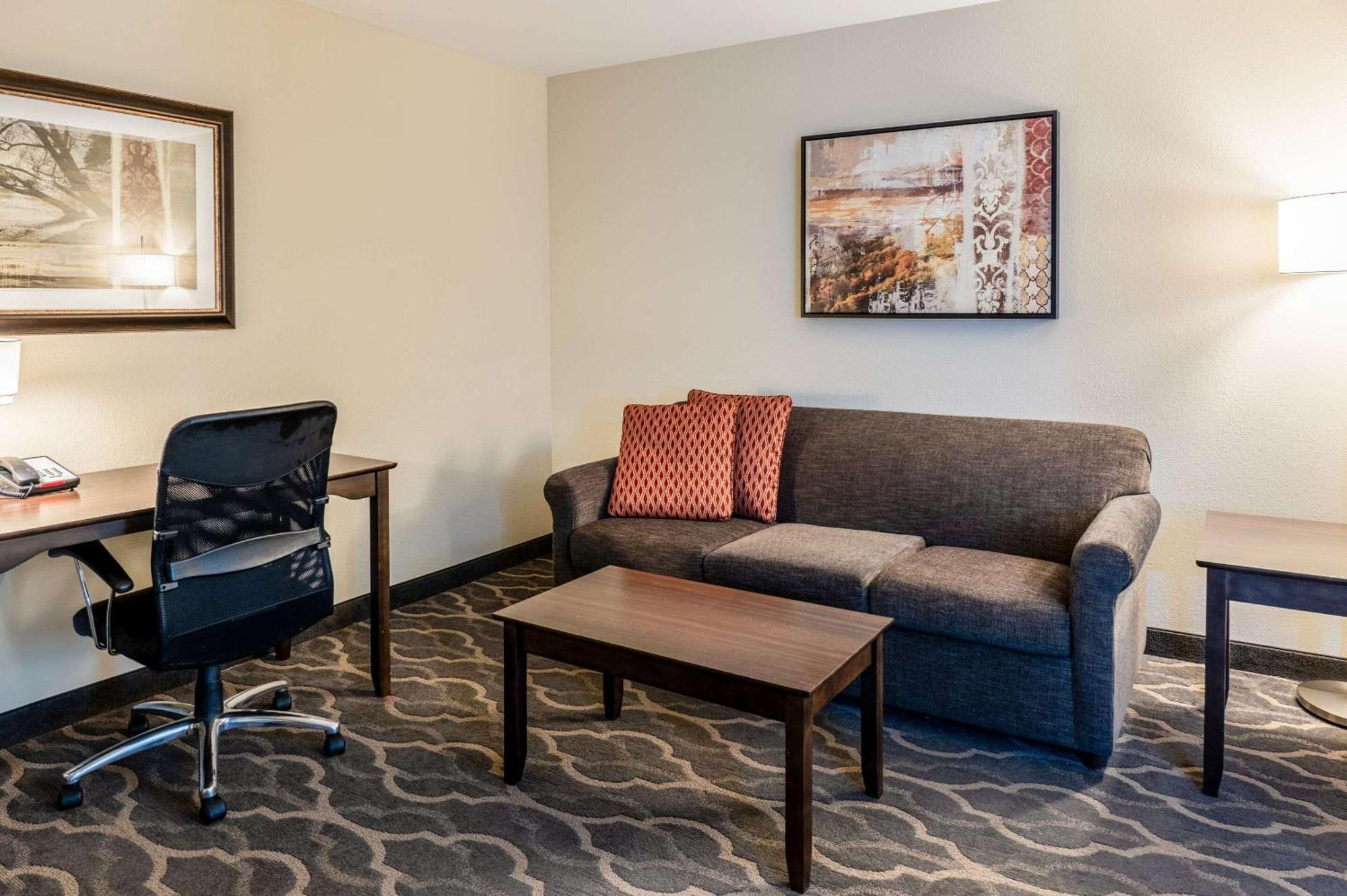 Country & By Radisson, Grandville-grand Rapids West, Mi Hotel
