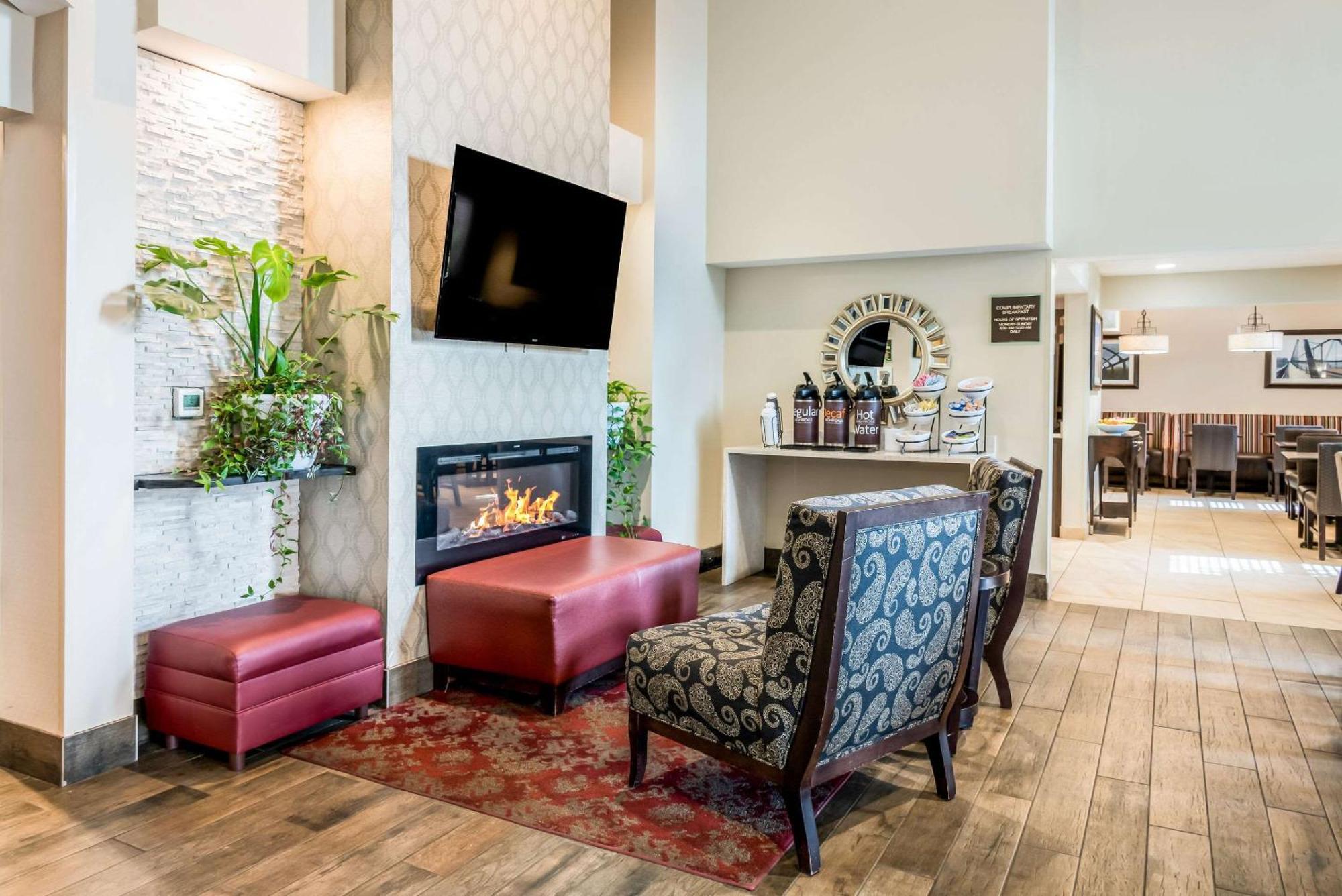 Country & By Radisson, Grandville-grand Rapids West, Mi Hotel