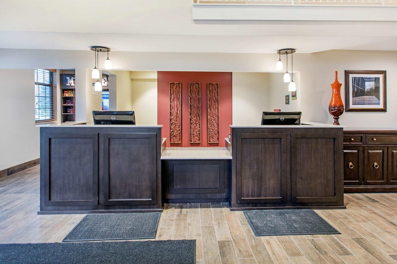 Hotel Country & By Radisson, Grandville-grand Rapids West, Mi